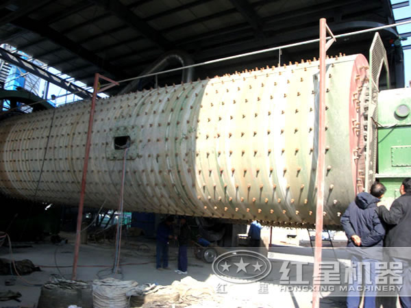 圓錐球磨機(jī)現(xiàn)場(chǎng)