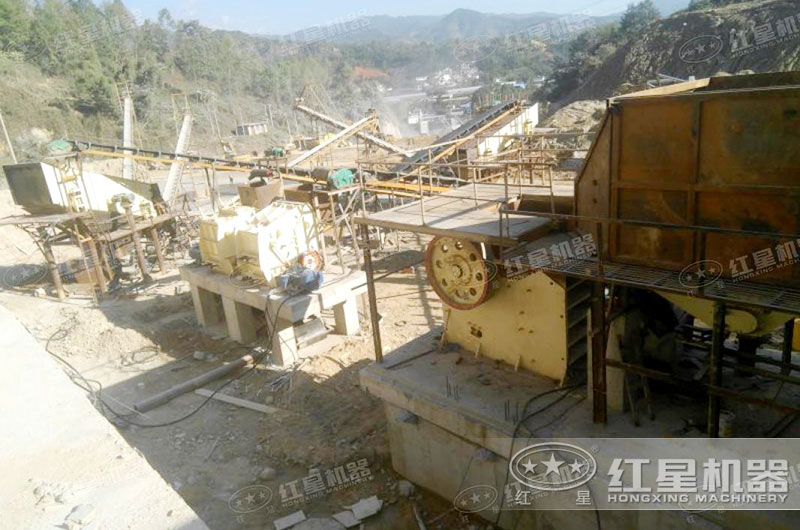 石灰石生產(chǎn)現(xiàn)場(chǎng)